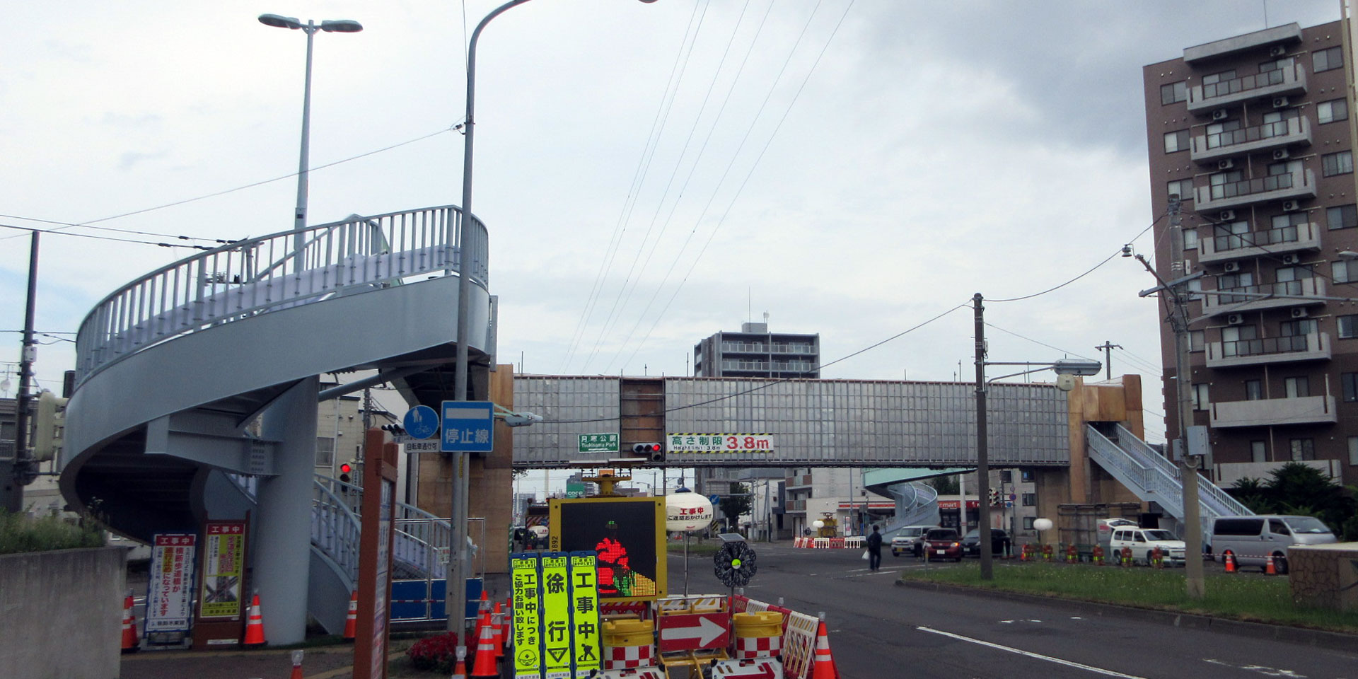 美園横断歩道橋